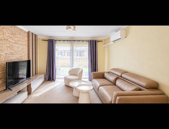 3 BEDROOM TOWNHOUSE FOR SALE IN HEUWELSIG ESTATE
